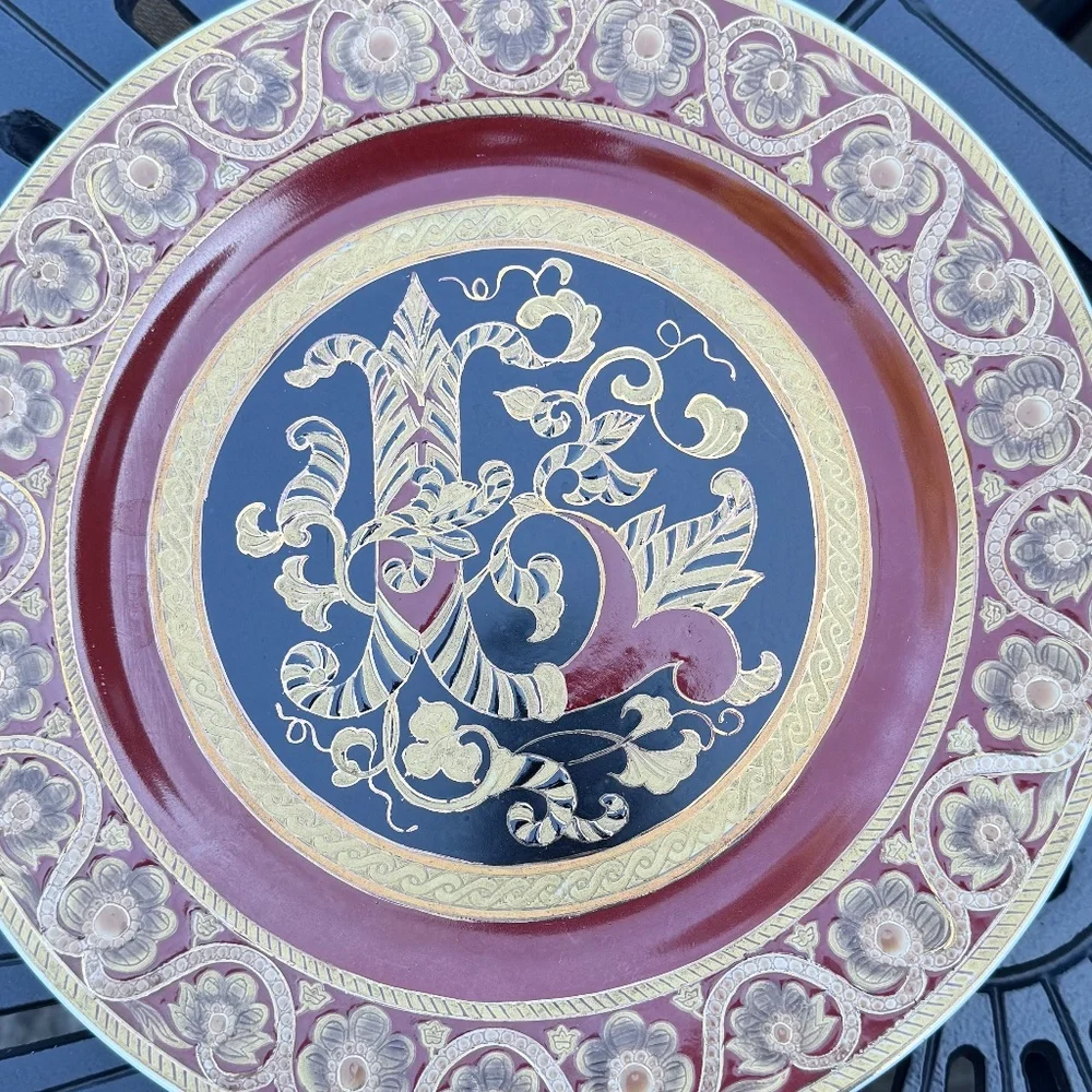 Price Drop!! ⬇️ Wrought iron display and four decorative plates by Oriental